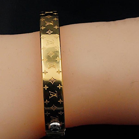 Gold Clover Bangle Bracelet - Picture 6 of 6